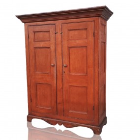 Armoire antique décorée de 12 caissons, clous forgés, base restaurée dans le passé