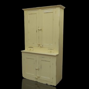 Armoire antique en pin, panneaux creux et clous carrés