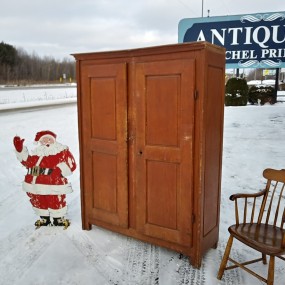 Armoire Québécoise, 6 caissons, coupée dans le passé