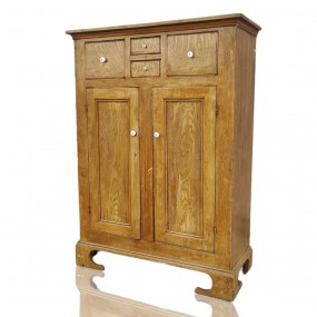 #61233 -  Armoire-buffet en pin, faux-fini d'origine, clous carrés, telle que trouvée 