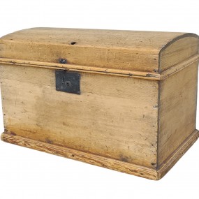 Little dome top box, forged nails 