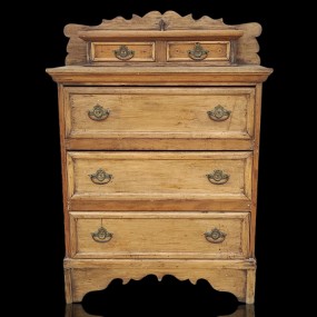 Nice antique chest of drawers, square nails assembly 
