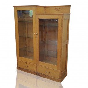 Bibliothèque en chêne maillé, vaisselier 
