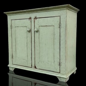 Buffet en pin ayant été restauré, bahut antique recoloré (voir autres photos)