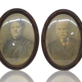 Vintage frames with photo-portraits