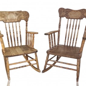 Chaises berçantes avec dossiers pressés ''press-back''