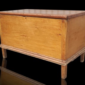 Antique blanket chest, box 