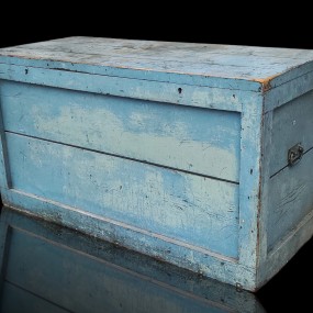 Coffre antique en pin, belle coloration 