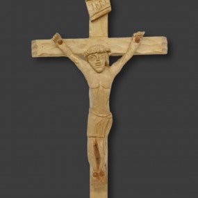 Crucifix naïf sculpté en bois, art populaire