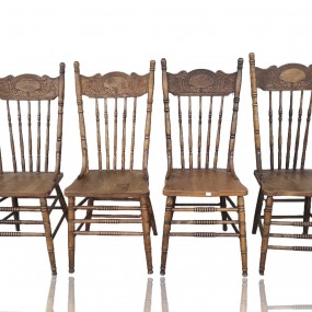 Ensemble de 4 chaises à dossiers pressés ''press-back''