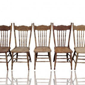 Ensemble de 4 chaises à dossiers pressés ''press-back''