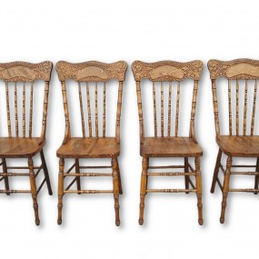 Ensemble de 4 chaises à dossiers pressés ''press-back''