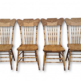 Ensemble de 4 chaises à dossiers pressés ''press-back''