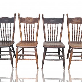Ensemble de 4 chaises à dossiers pressés ''pressback''