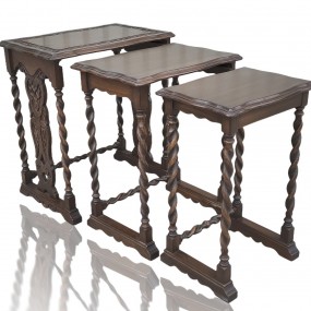 Ensemble de tables dite gigogne, style Jacobin 