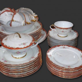 Dishes set