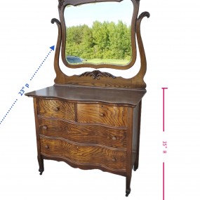 #58611 - 245$ Antique oak dresser. Beveled mirror. Elegant.