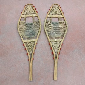 Jolie paire de raquettes à neige, Premières Nations Jolie paire de raquettes à neige, Premières Nations