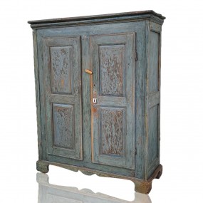 #61247 -  Jolie petite armoire en pin, 8 caissons en double reliefs, couleur d'origine 
