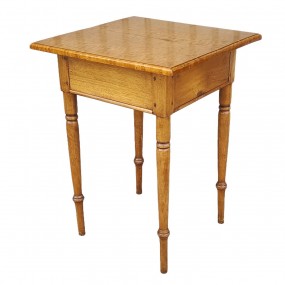 Little bed side turned legs table 