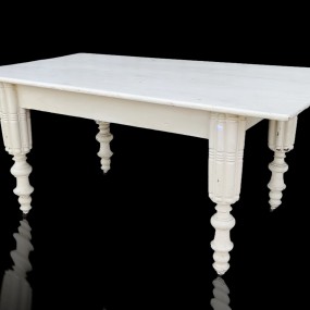 Jolie table champêtre avec pattes tournées