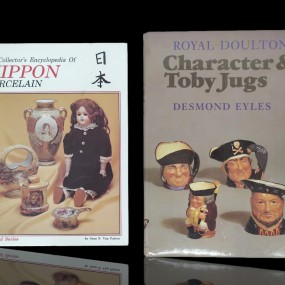 Books, Encyclopédia of Nippon porcelain et Royal Doulton charater & Toby jugs