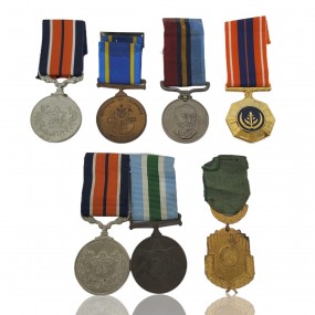 Lot d'anciennes médailles militaires