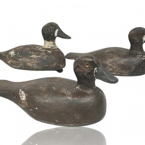 Set of wooden hunting decoys 