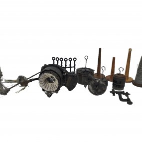 Legaré No. 400 knitting machine with original accessories
