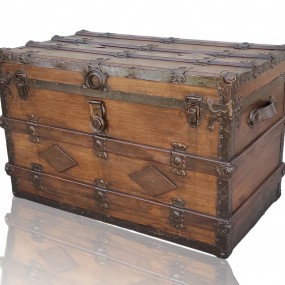 Malle de voyage ayant été restaurée, coffre, valise 