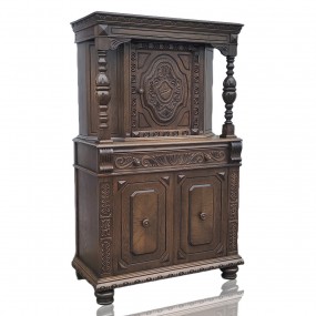 Meuble buffet de styleTudor en chêne, vaisselier 