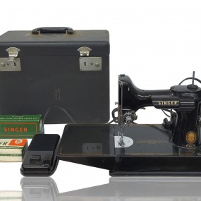Vintage 221 Singer sewing machine 