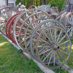 Horse carriage wheels