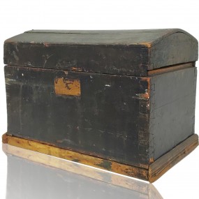 Little dome top chest, dove tails assembly