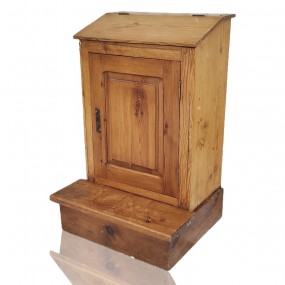 Petit meuble prie-dieu, provenance Europe de l'est 