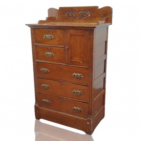 Petite commode antique en chêne, quincaillerie d’origine, élégante.