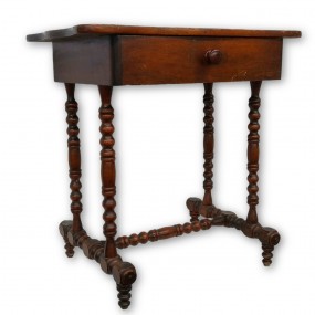 Petite table à piétement tourné, noyer tendre, vers 1880