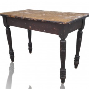 Petite table rustique avec pattes tournées 