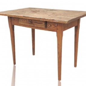 Petite table rustique avec tiroir