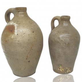 Little stoneware jugs 