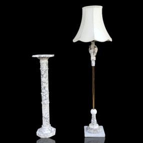 Piédestal et lampe en marbre décorée d'oiseaux