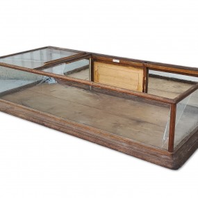 Présentoir showcase de magasin, vitre du dessus manquante, vitrine 