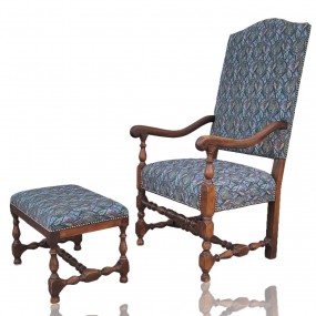 #57893 - 695$ Reproduction (1995) de fauteuil et repose-pieds esprit Louis XIII, fait par Rosaire St-Pierre