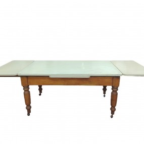 Antique kitchen table, pattes tournées