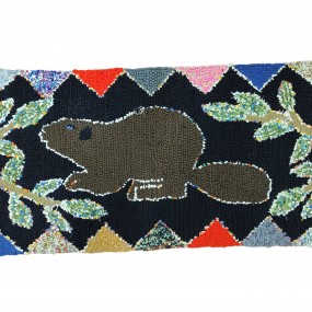 Tapis crocheté décoré d'un castor, art populaire 