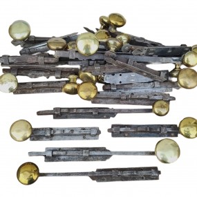 Targettes, poignées, quincaillerie antique 