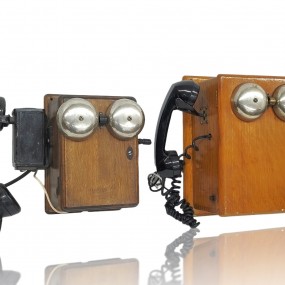 #57982 - 90$ et 140$ Téléphones muraux antiques 