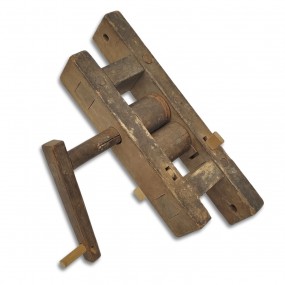 Tordeur à paille pour fabrication de chapeau 