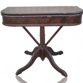 Très vieille table à cartes, table de jeu, assemblée de clous forgés et chevilles de bois 