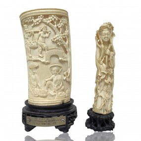 Trophée, vase et statuette asiatiques sculptés